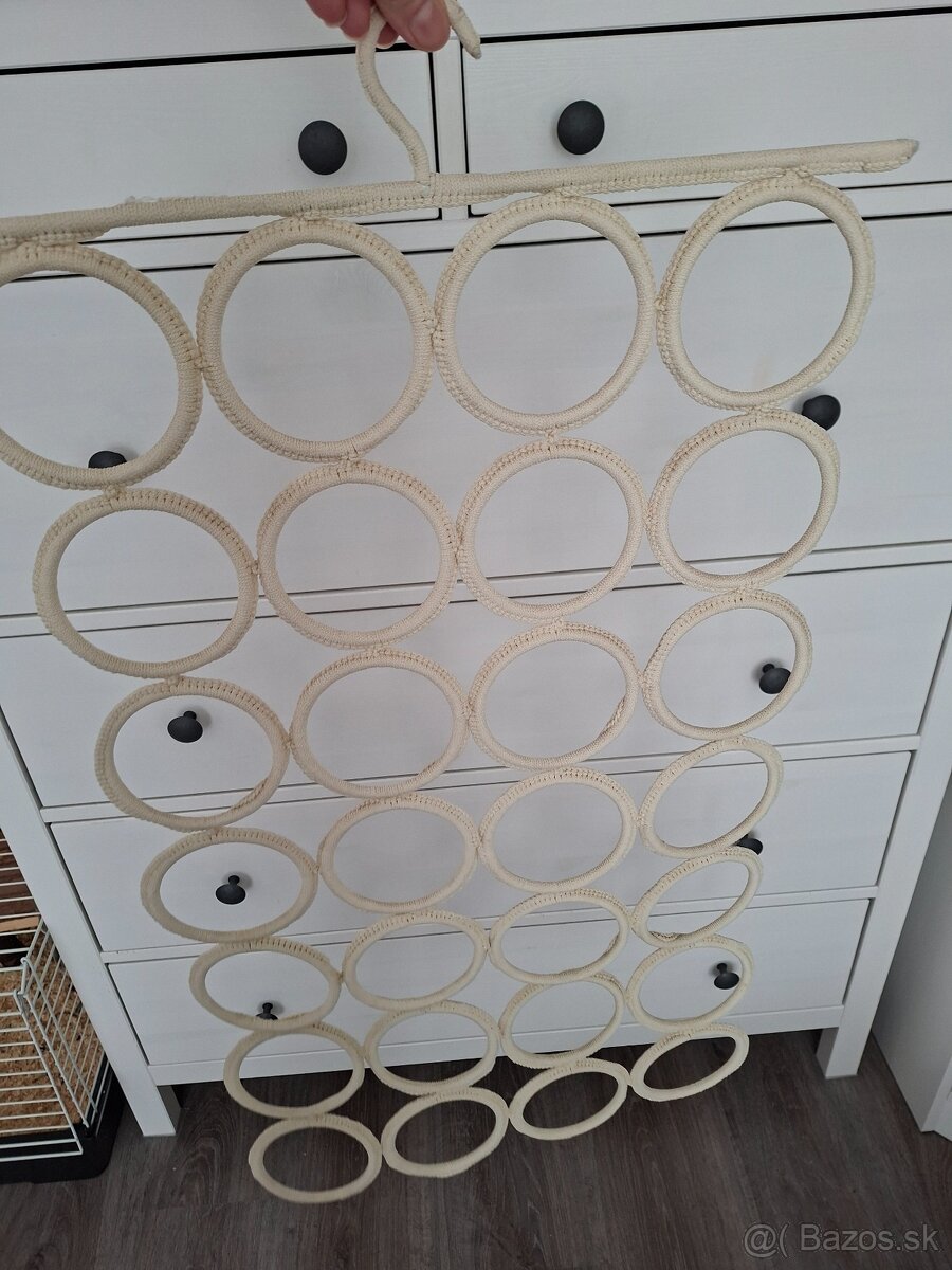 Kremovy vesiak ikea - 3