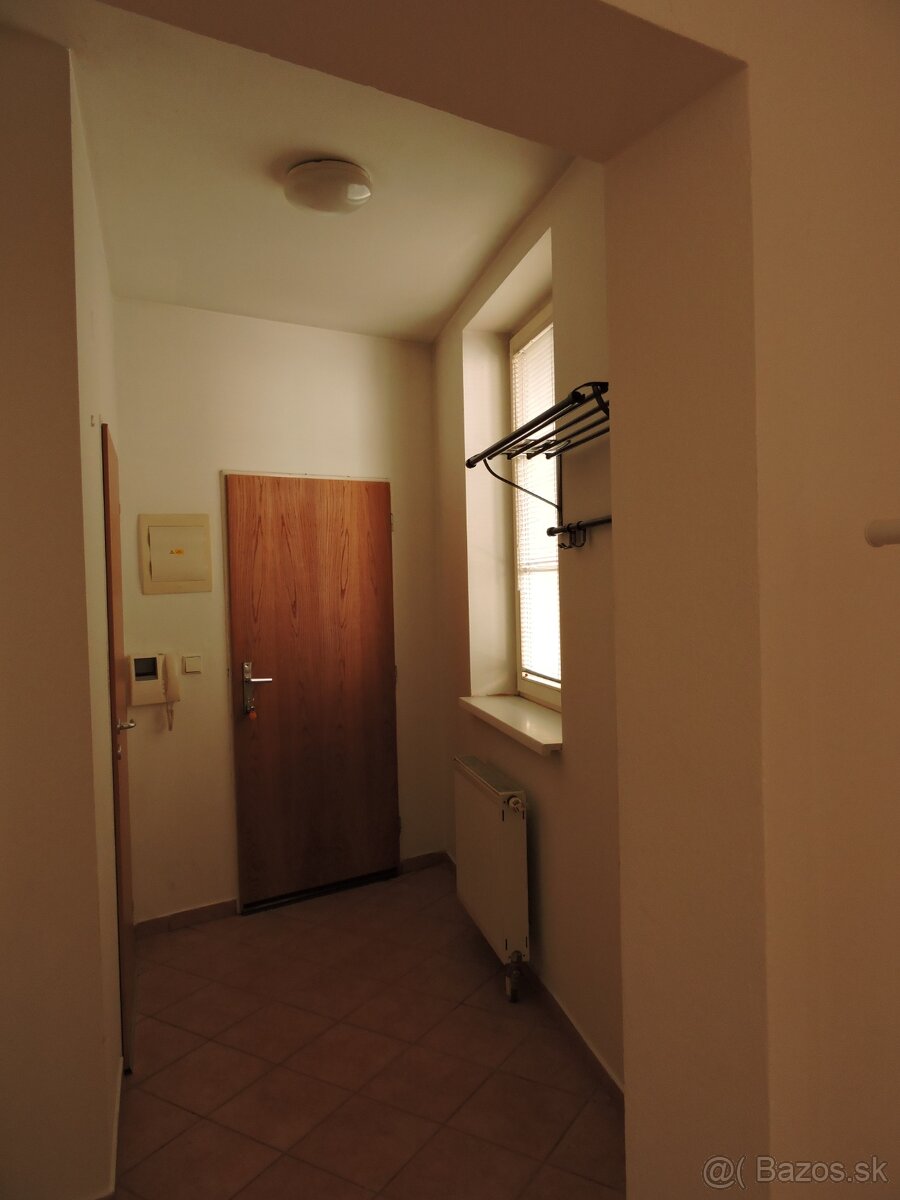 PREDÁM KRÁSNY NEBYTOVÝ PRIESTOR POD HRADOM V BRATISLAVE - 3