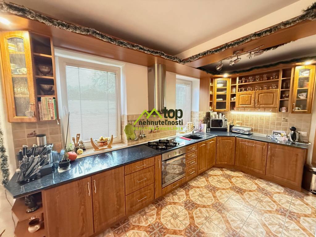 Veľké Zálužie - RD priestranný, zariadený, garáž a pozemok - 3