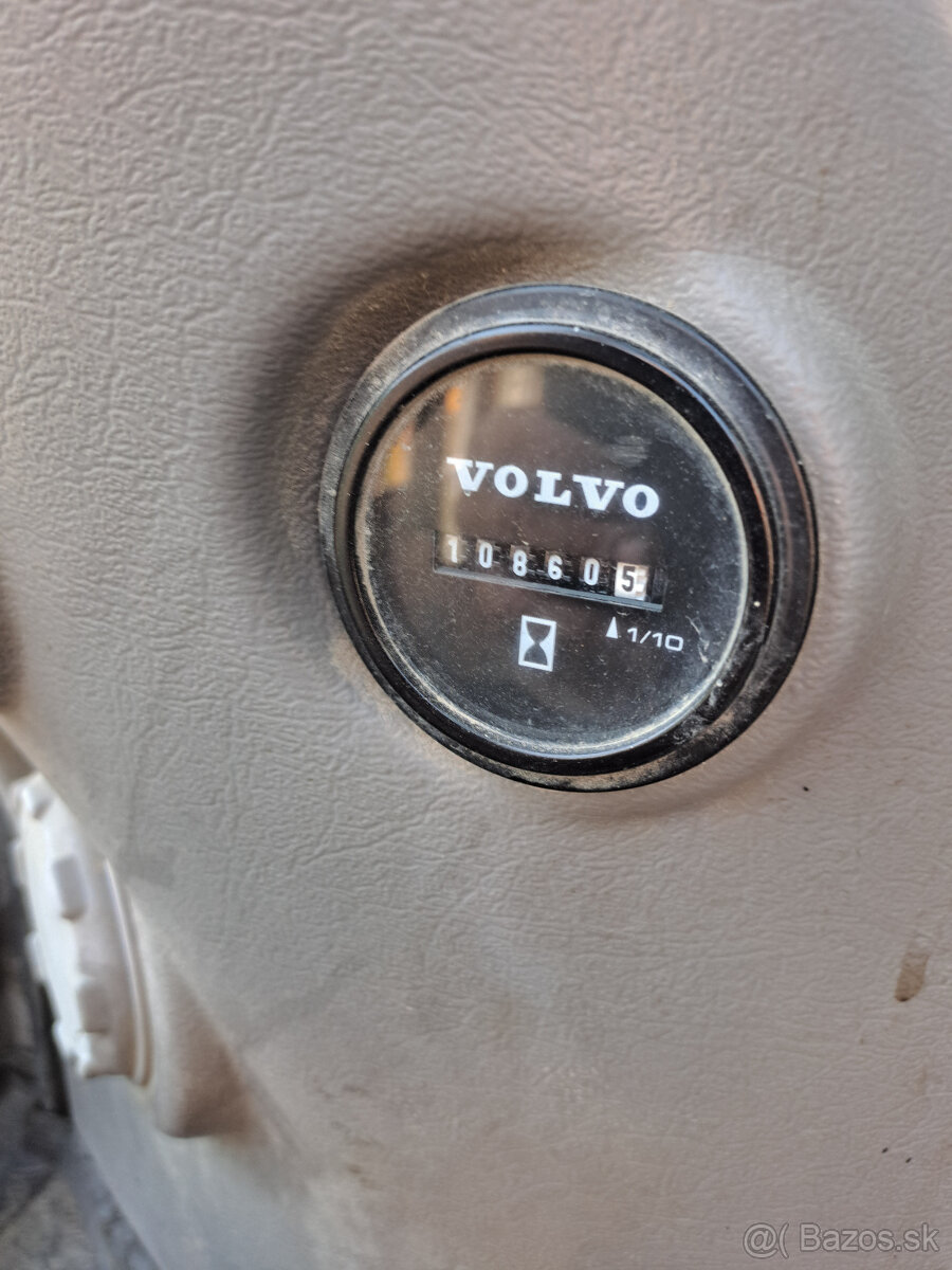 Pásový bager Volvo - 3