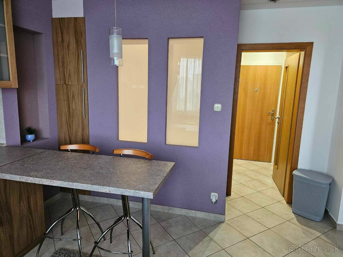 Na prenájom kompletne zariadený 1 izb. byt v centre Levíc - 3