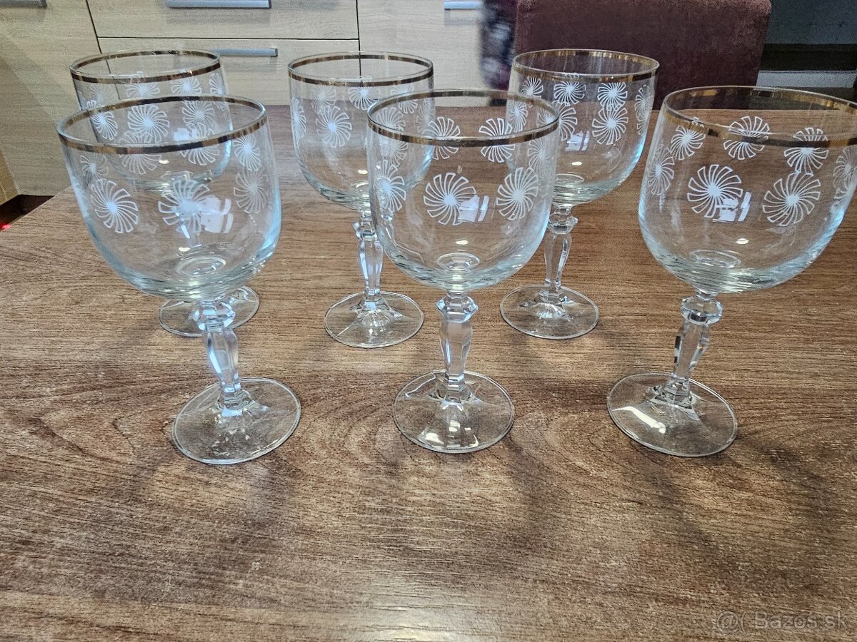 Vínové poháre s ornamentom. - 3