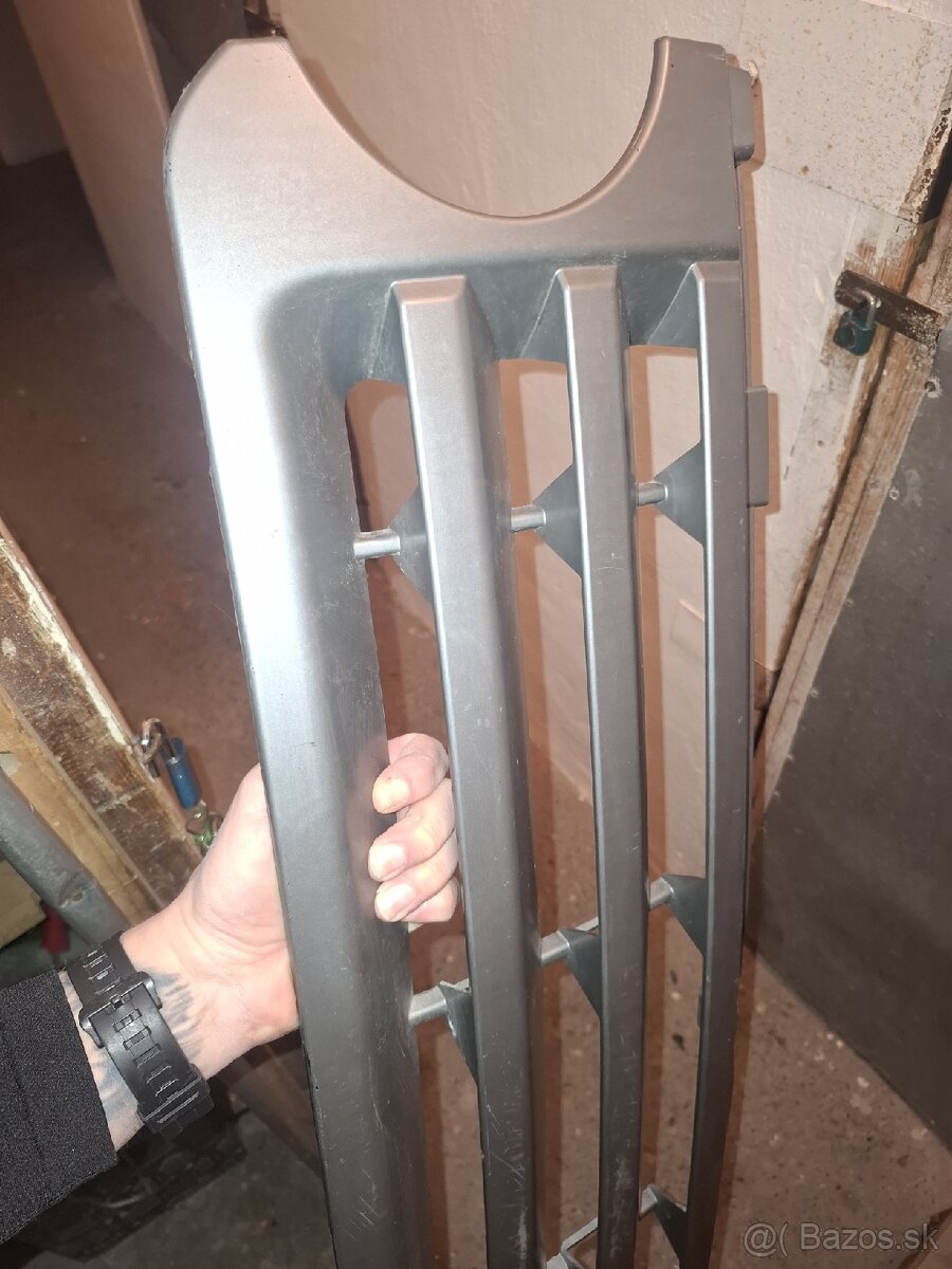 Land Rover predná maska L322 - 3