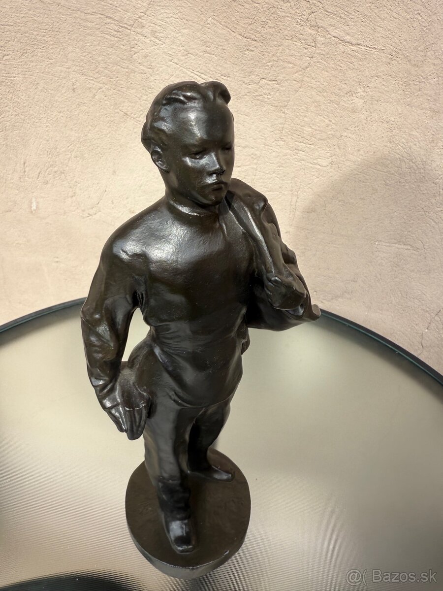 Predam sošku so značenim autora - 3