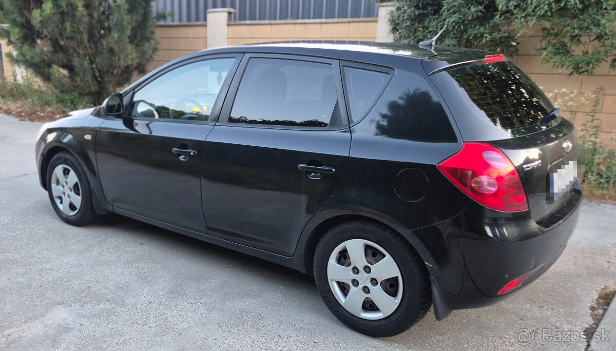 Kia Ceed 1.4 16v Benzín 2010 Hatchback - 3