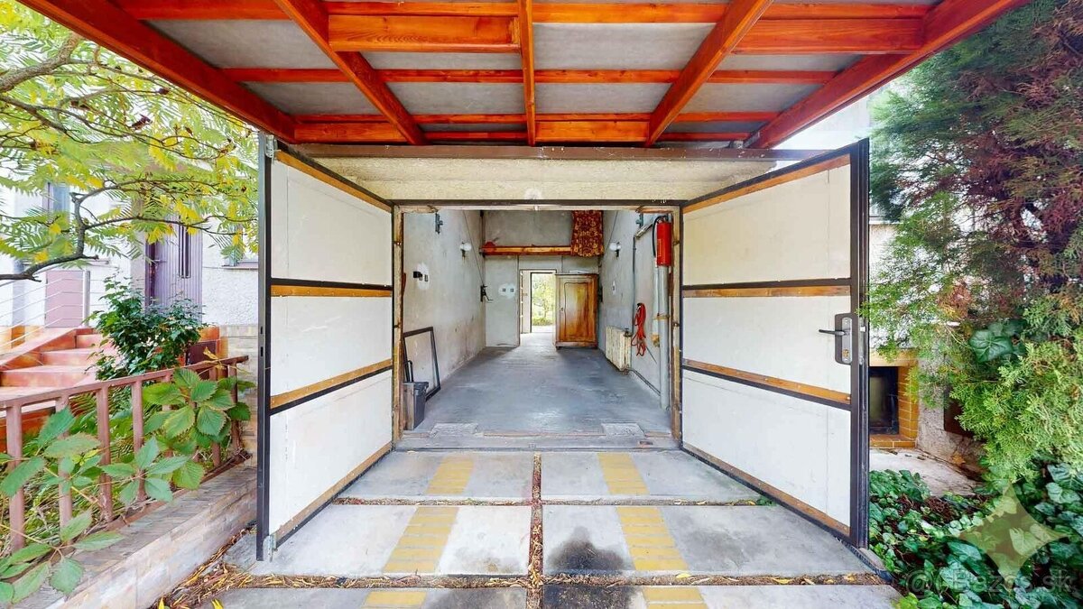 Na predaj 6 izbový rodinný dom v radovej zástavbe v Lučenci - 3