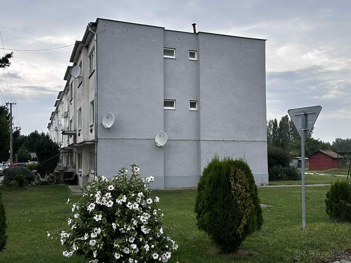 Predám 3 izbový byt s loggiou po kompletnej rekonštrukcii v - 3