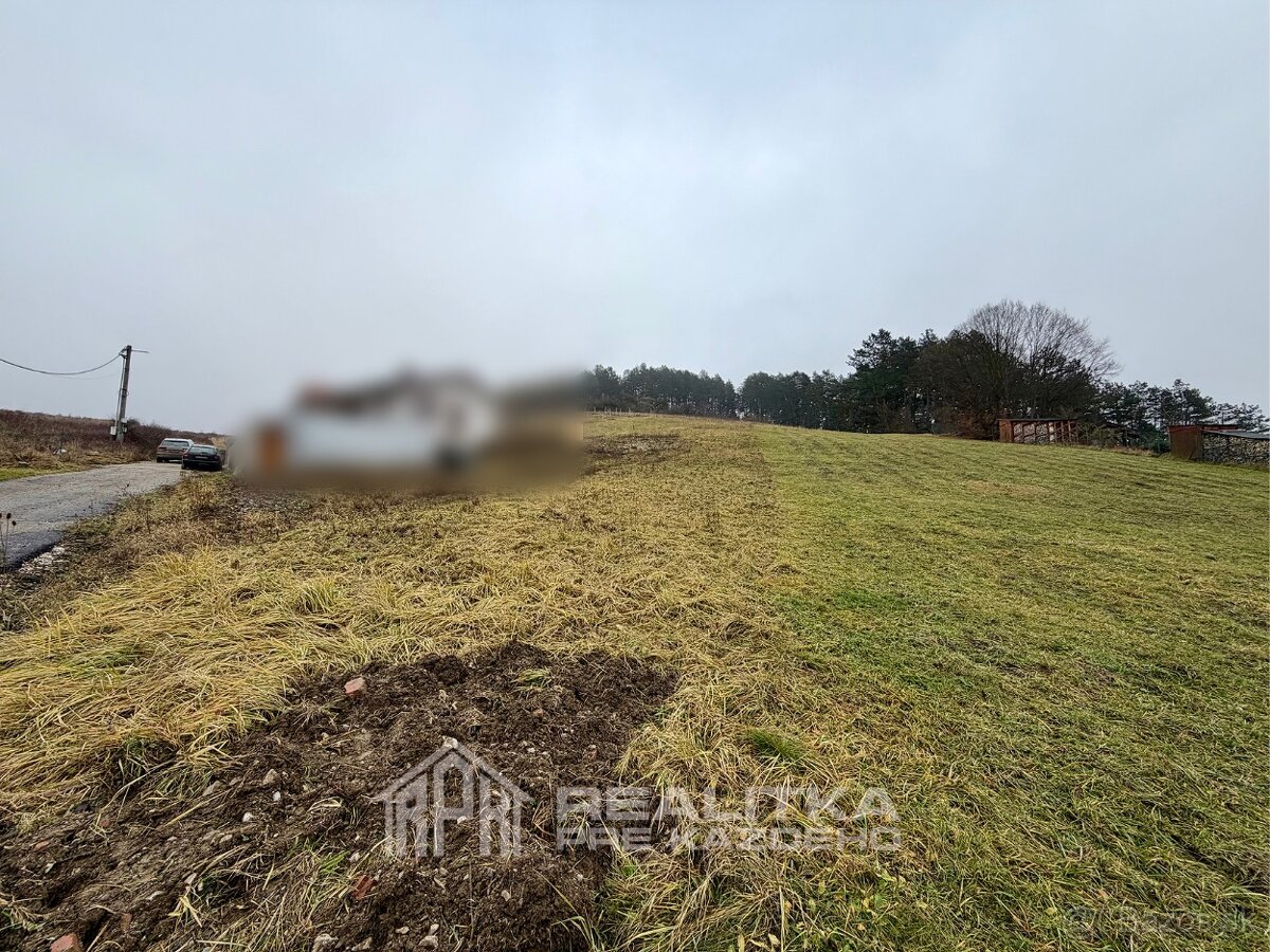 Priestranný pozemok s krásnym výhľadom v Lietavskej Svinnej- - 3