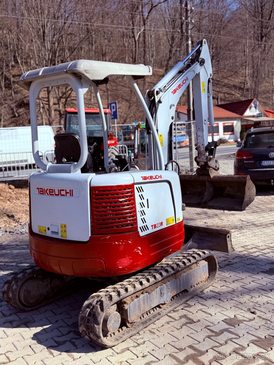 Minibager Takeuchi Tb23r 2700 kg 2011rv - 3