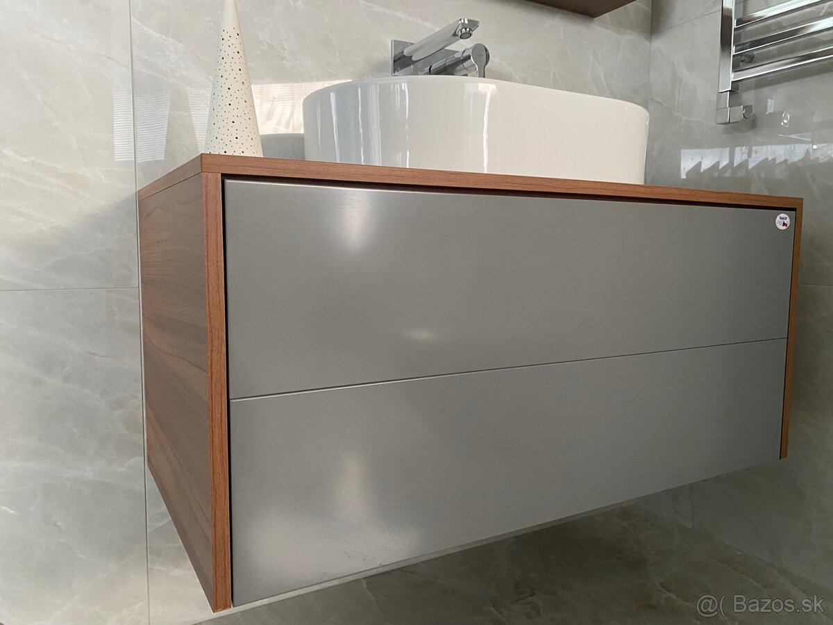 Umyvadlová skrinka so zrkadlom - 3