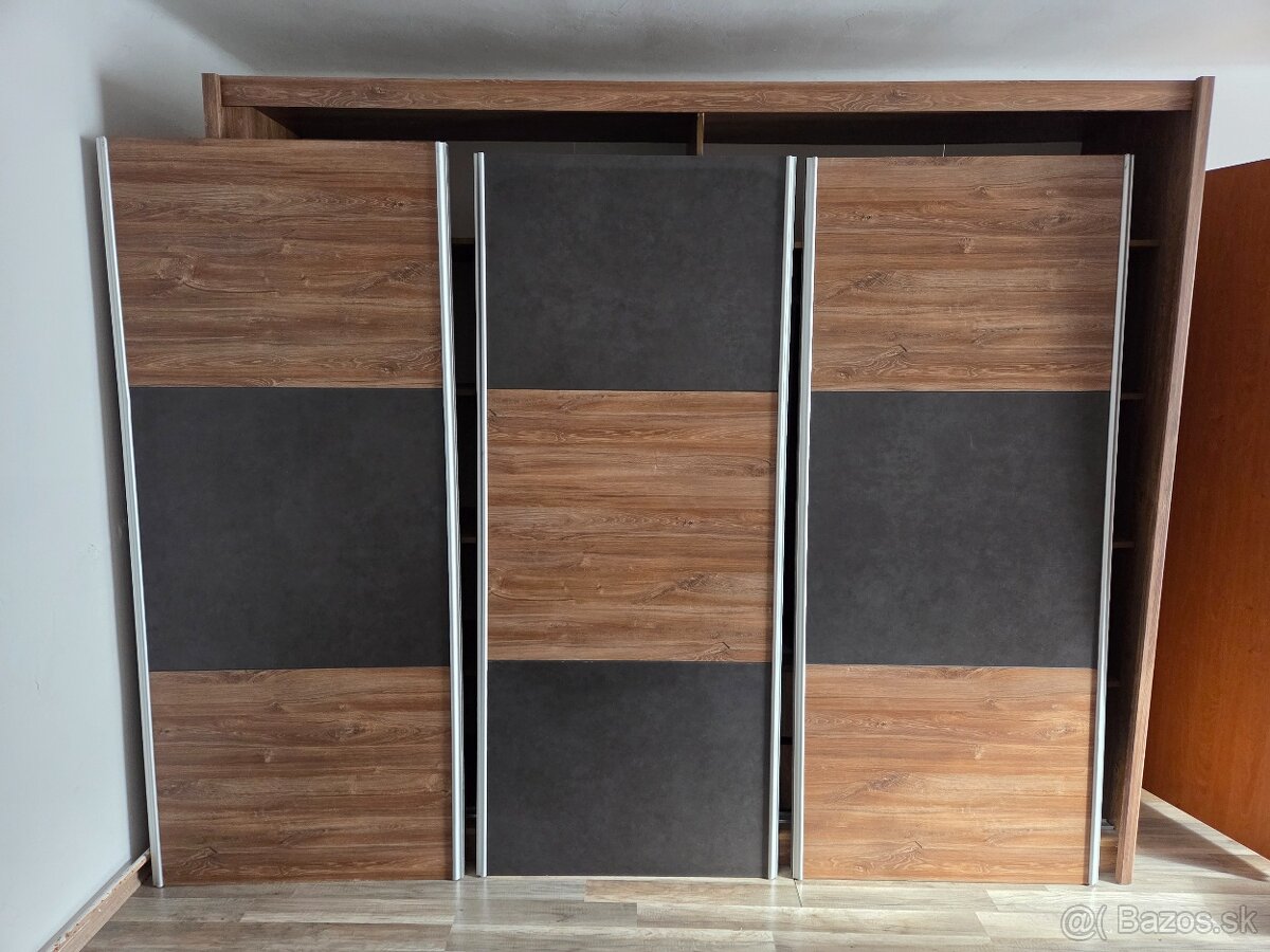 Šatnikova skriňa - 3