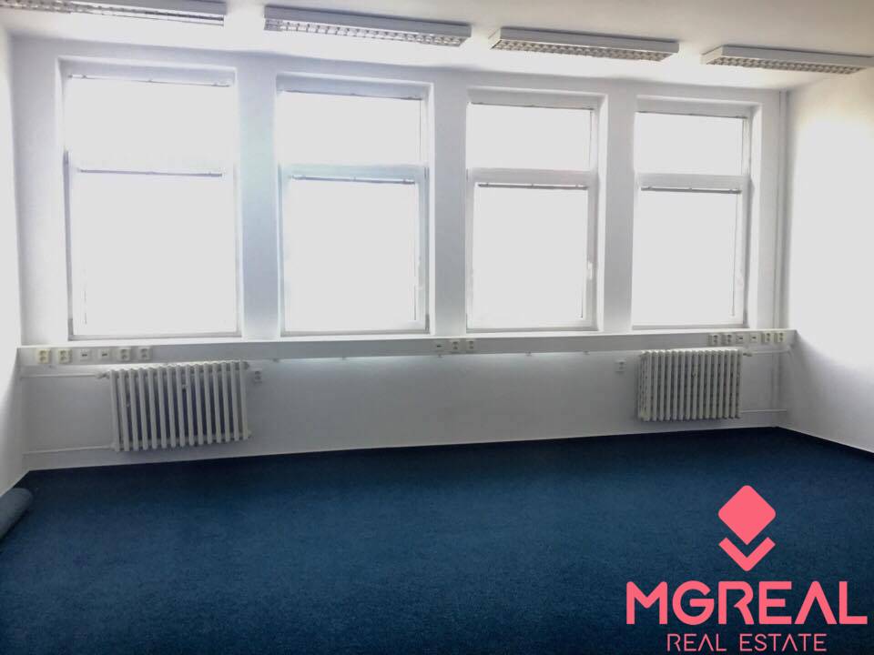 Kancelária 144m2, Za kasárňou, parkovanie - 3