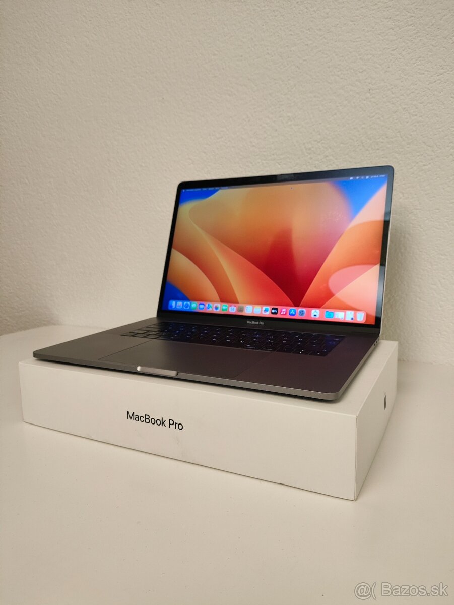 MacBook Pro 15 2017 | i7 • 16GB • 1TB SSD - 3