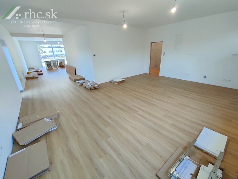 PRENÁJOM KANCELÁRIE, OBCHODNÉ A SKLADOVÉ PRIESTORY S PRIVÁTN - 3