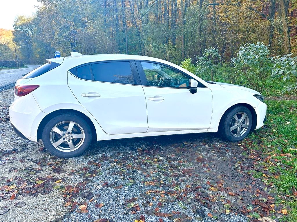 Mazda 3 2,2 D skyactive - 3