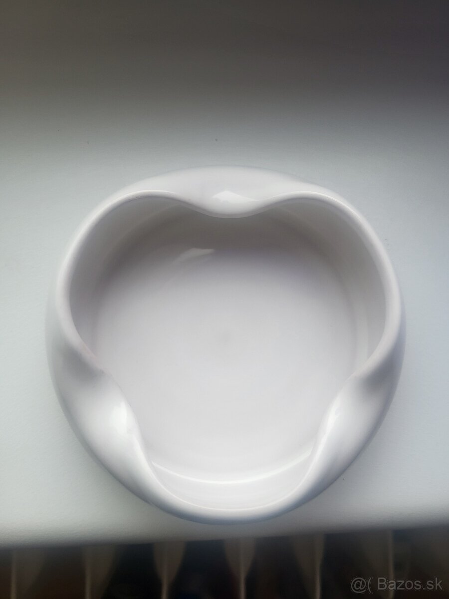 Biele vázičky a popolník - 3