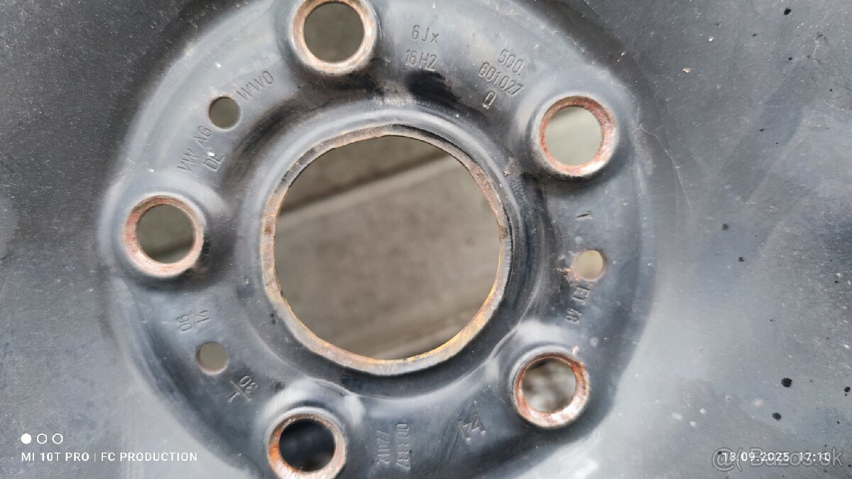 Predám 3ks plechových diskov orig VW + pneu - 3