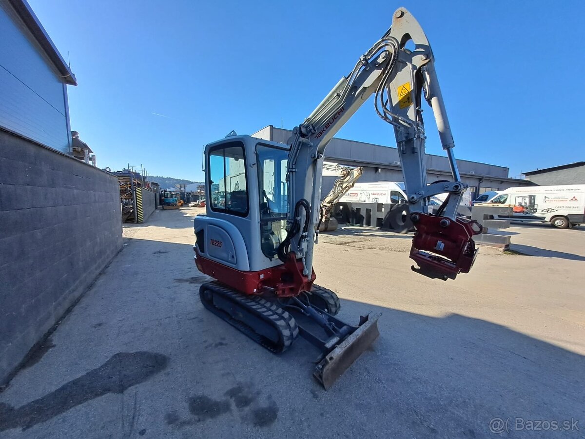 Takeuchi TB225, 860mth - 3