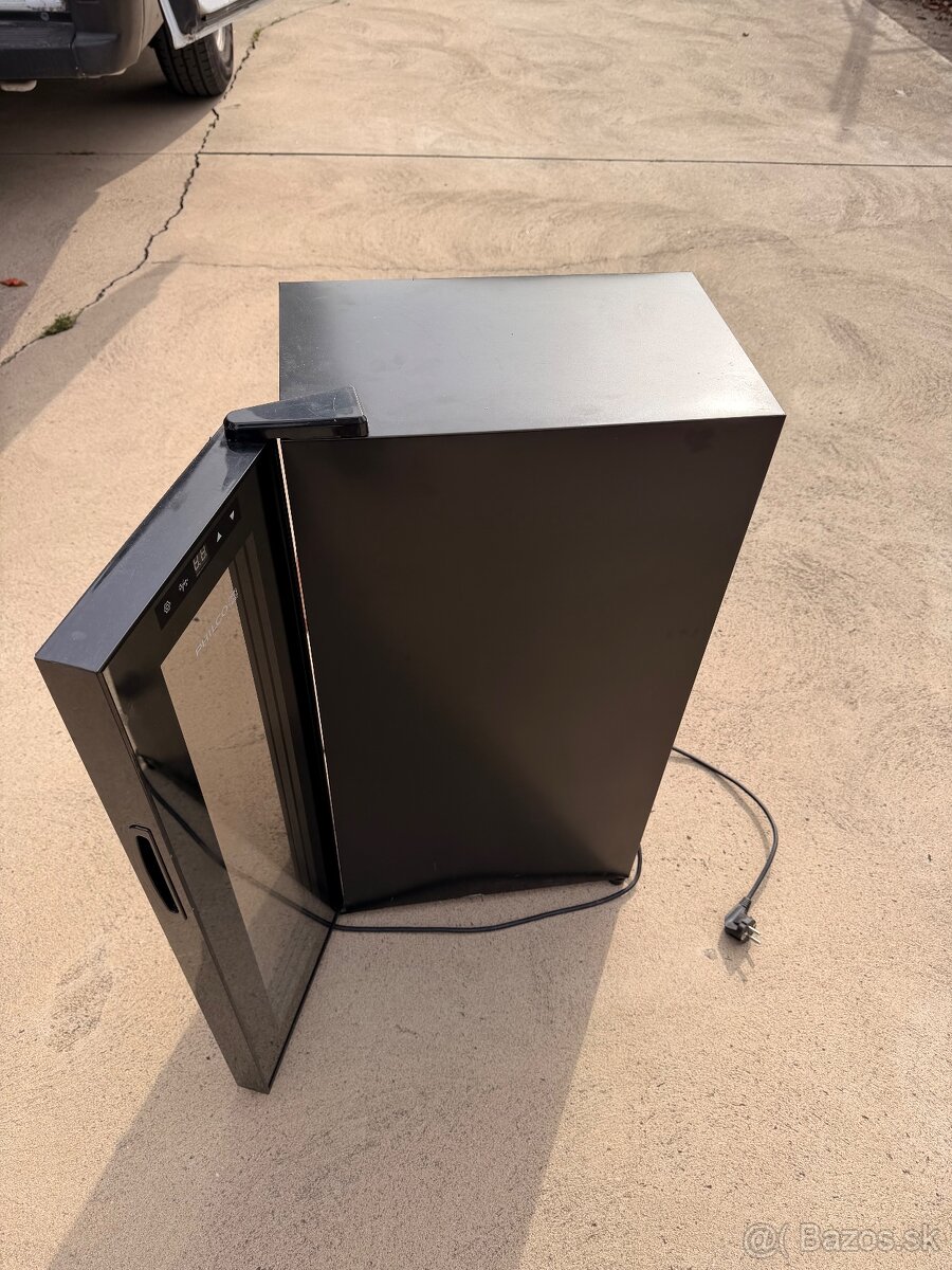 JEDNOZÓNOVÁ VÍNOTÉKA - 3