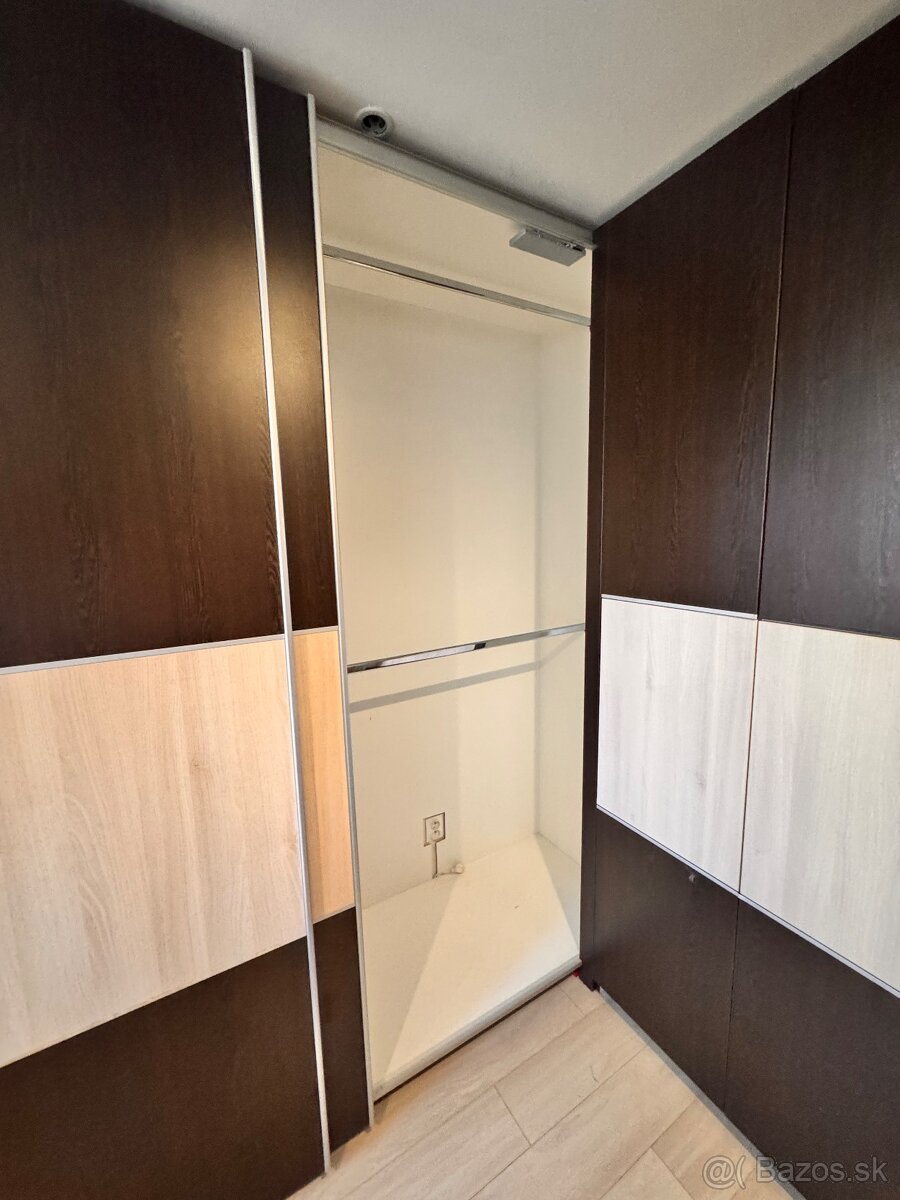 Vstavaná skriňa - 3