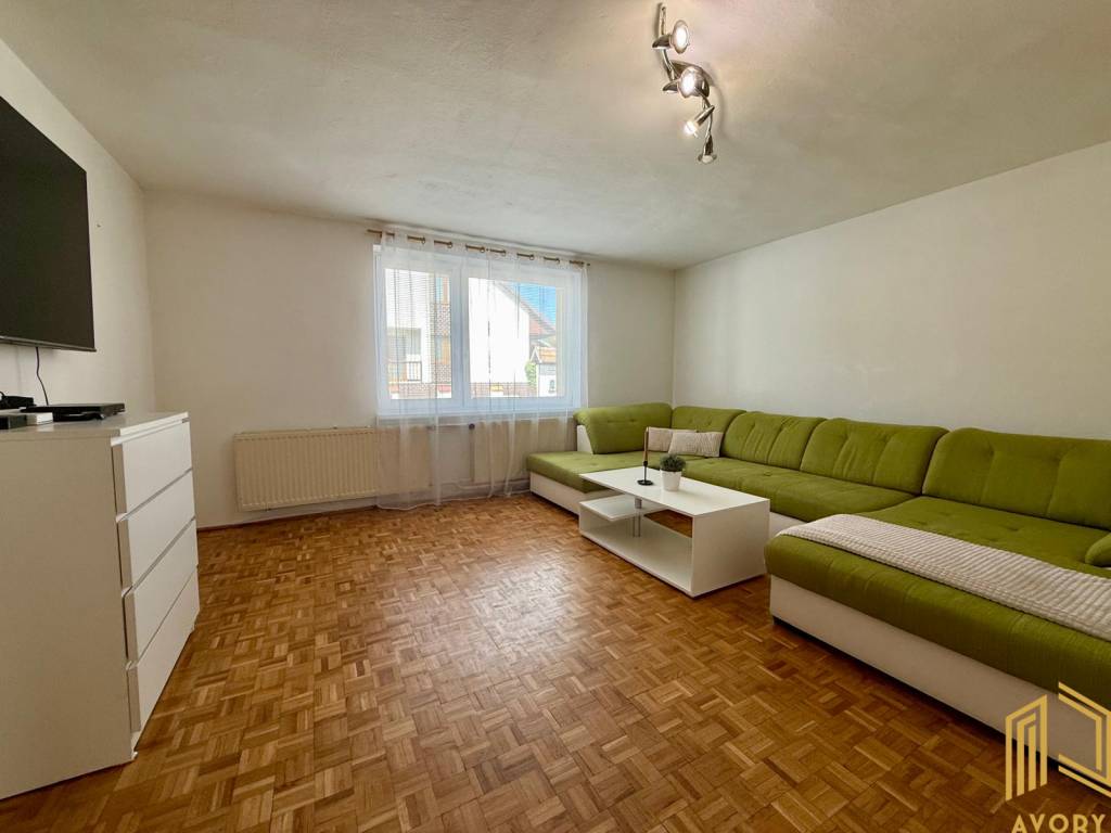 5 - IZB. ROD. DOM s GARÁŽOU,POZEMOK 771m2, BOR. MIKULÁŠ - 3