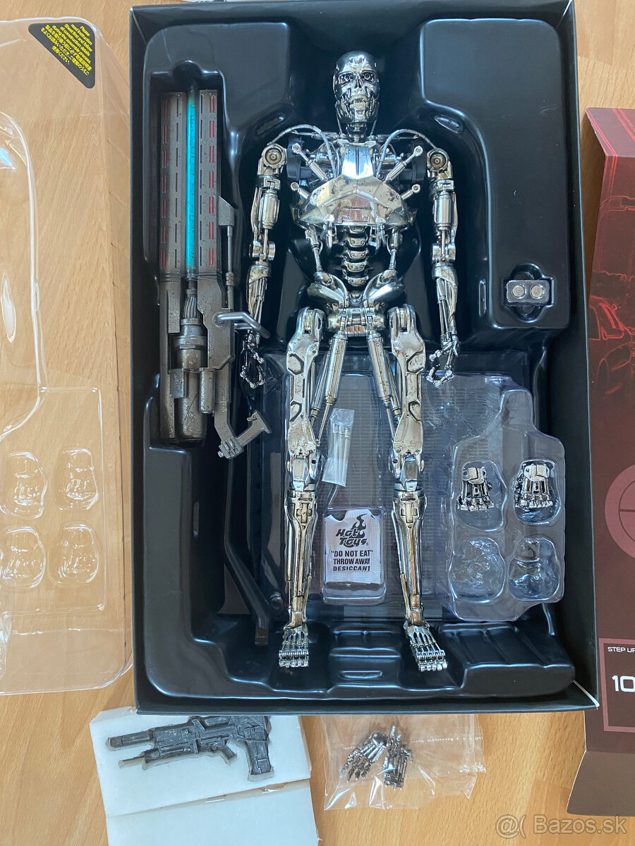 Hot Toys Terminator Genisys Endoskeleton T- 800, MMS352 - 3