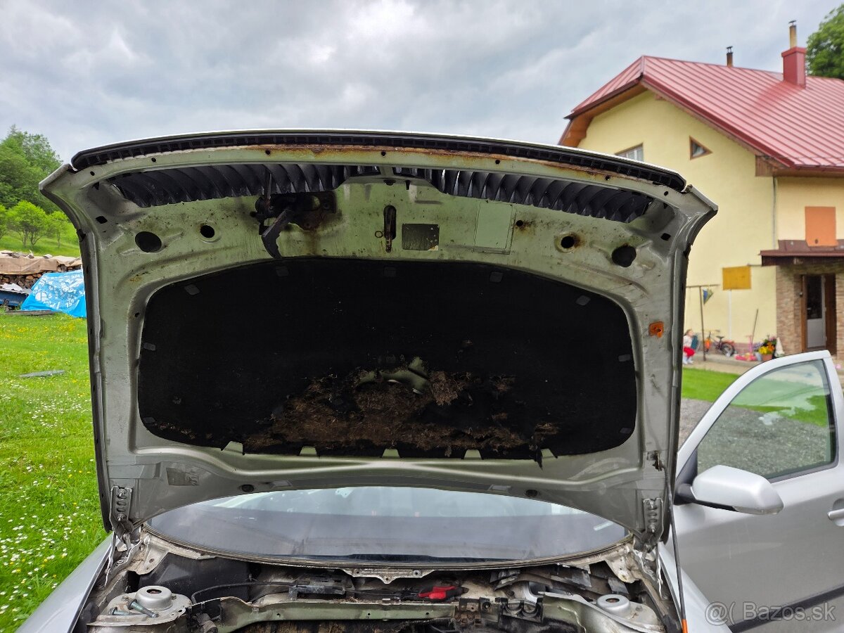 Predná kapota octavia 2 pred facelift - 3