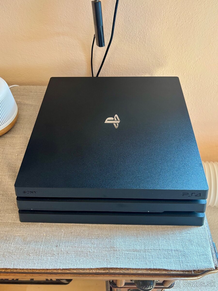 🎮 PS4 Pro 1TB + 2 ovládače + hry - 3