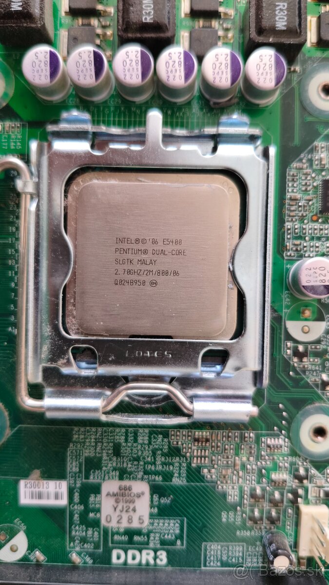 Predávam zák. dosku, CPU, RAM 4x 1GB DDR3 - 3
