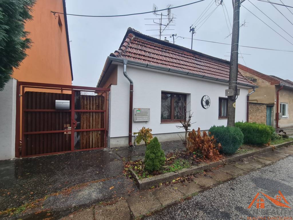 Na predaj čiastočne zrekonštruovaný rodinný dom Komárno - 3