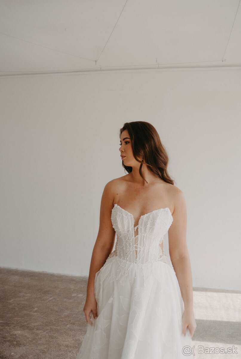 Nadčasové svadobné šaty - 3