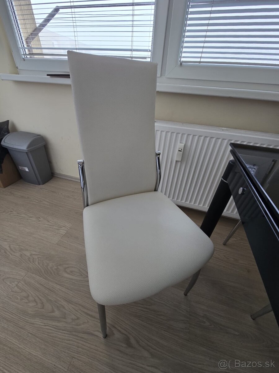 stôl + stoličky - 3