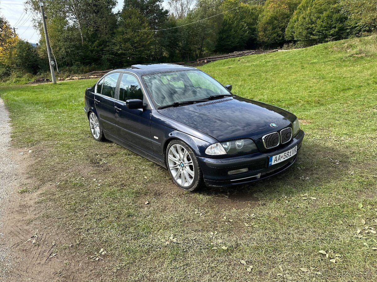 BMW 330i sedan manuál - 3