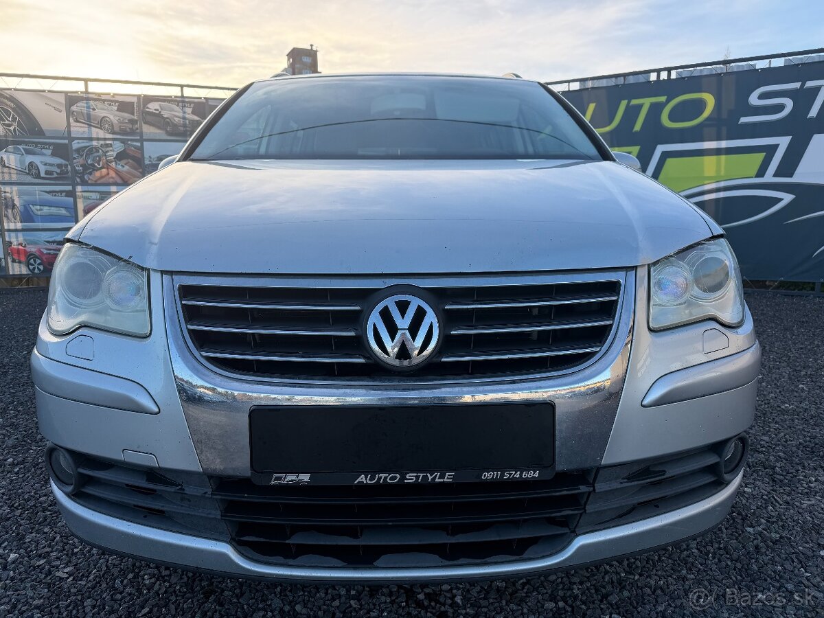 Volkswagen Touran 2.0 TDI Trendline DSG - 3