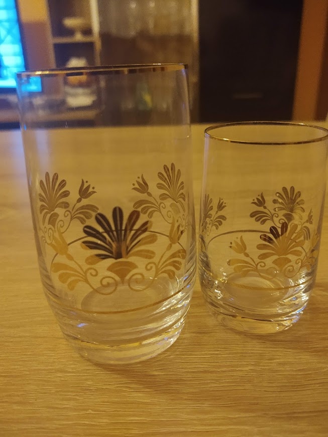 Suprava sklenek 100ml a 200ml s pozlateným motivom 15€ - 3