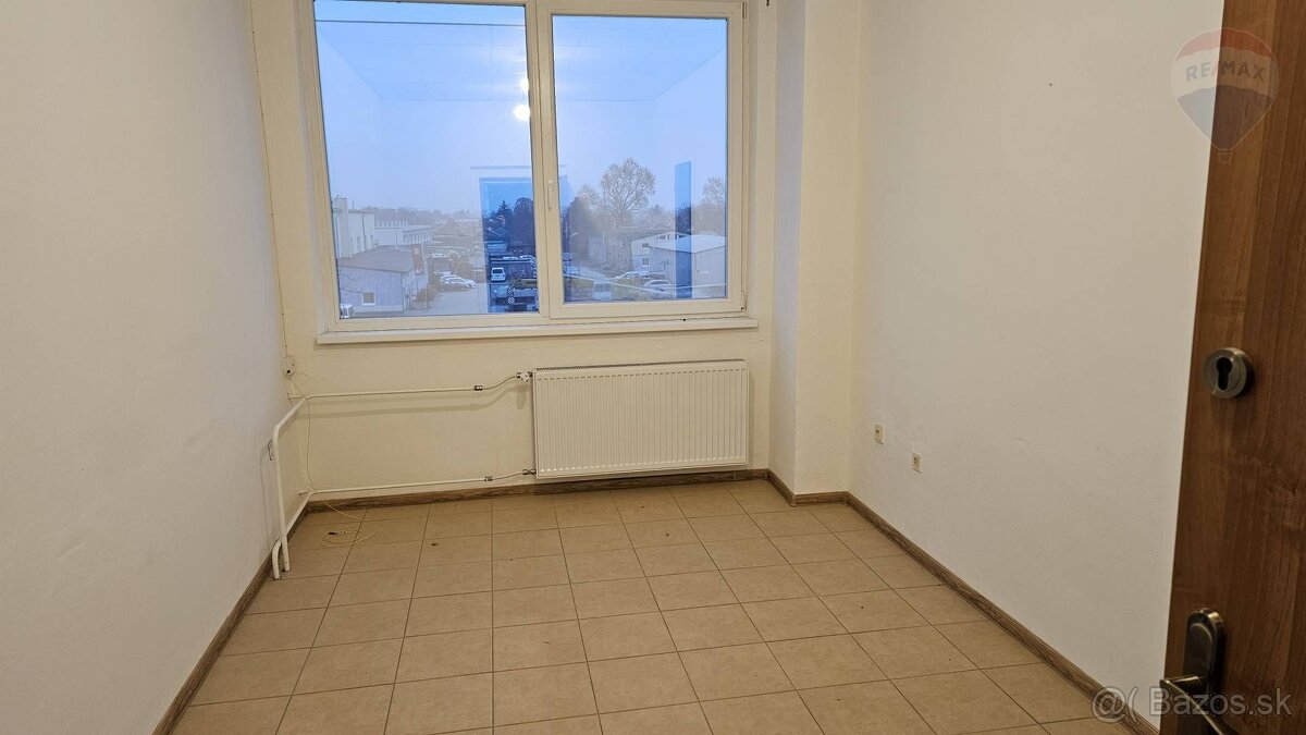 Prenájom kancelárie 13 m2 s parkovaním, Nitra - Priemyselná - 3