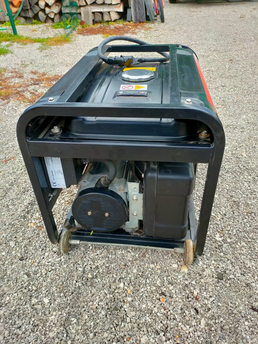 Predám elektrocentrálu s motorom Honda GP200 - 3