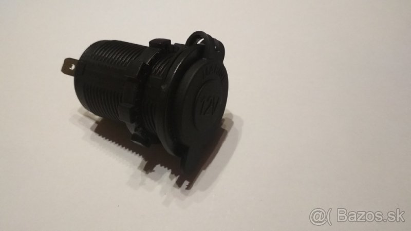 Zásuvka na 12V - 3