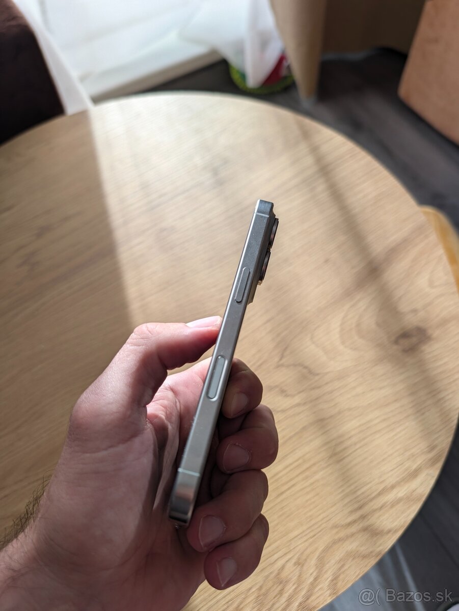 iPhone 16 Pro 256GB Natural Titanium - 3