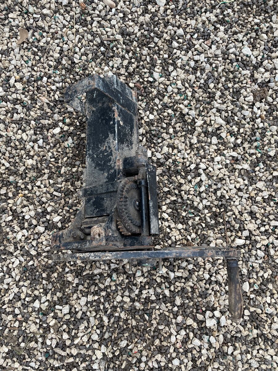 Predám funkčnú sečkovicu tovarenskej výroby - 3