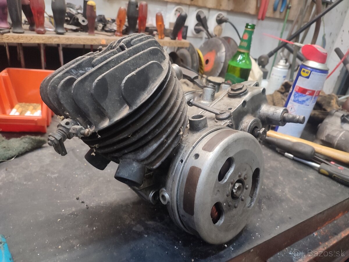 cz 125 a motor - 3