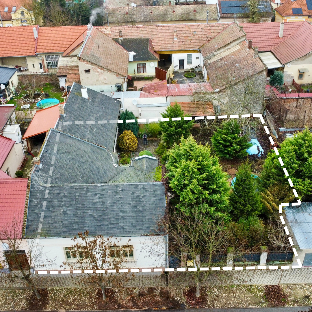 Meštiansky 5 izbový dom v srdci Šiah - 3