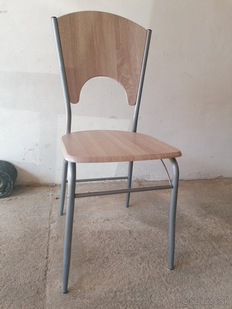 Kuchynské stoličky a stôl - 3