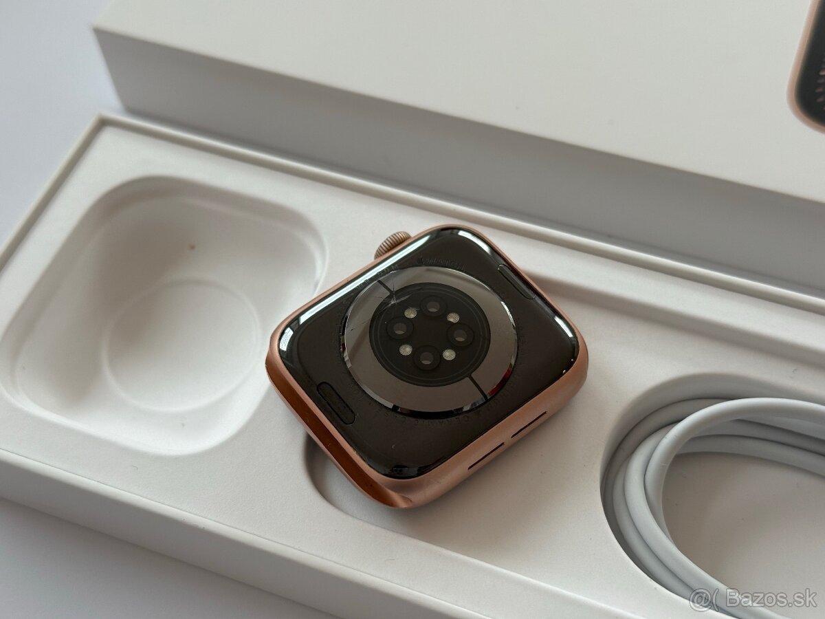 Zlaté Apple Watch 6 - 44mm - 3