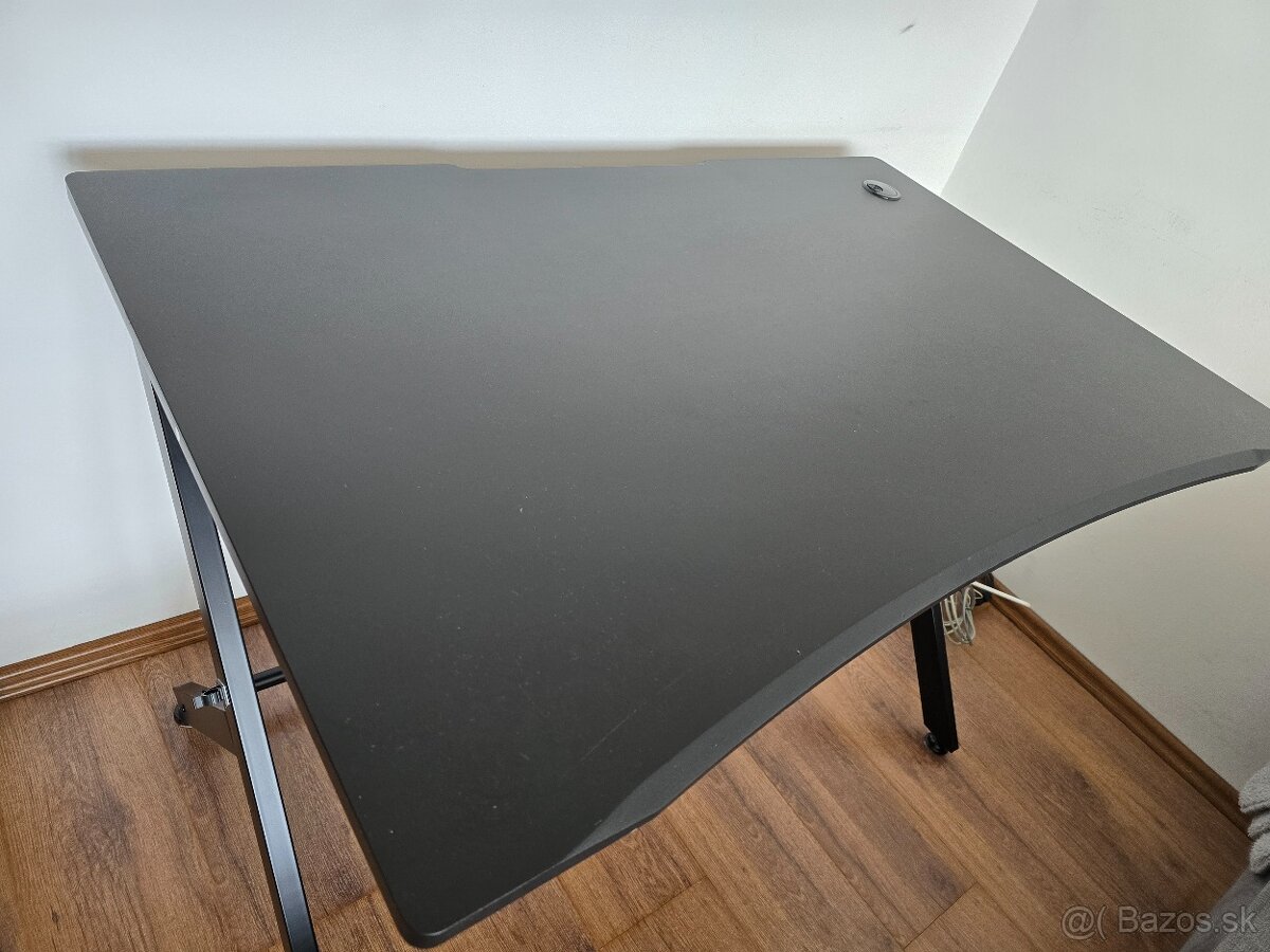 Hráčsky stol Trust gxt 711 dominus gaming desk - 3