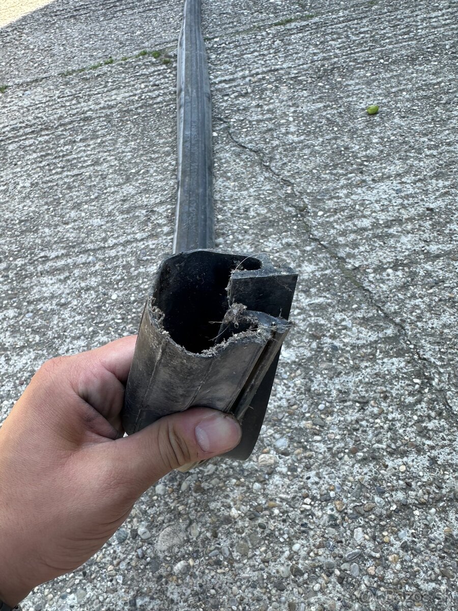 Predám spodné tesniace gumy na Hörmann brány - 3