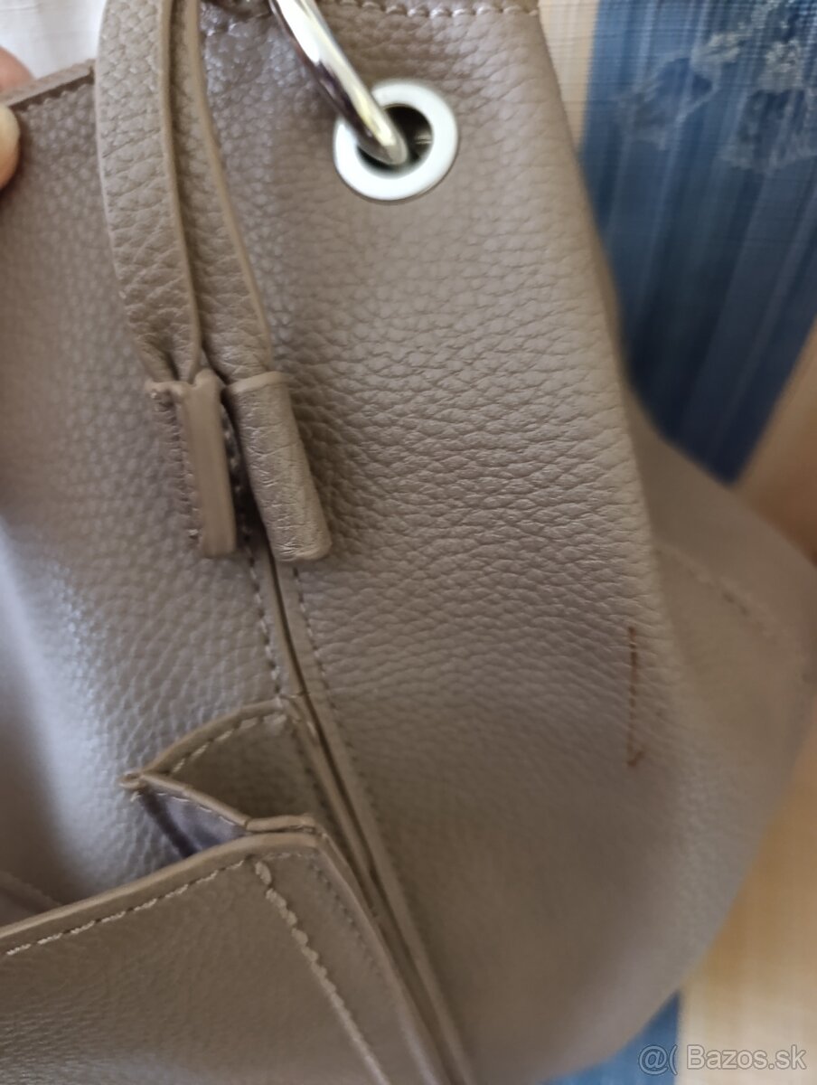 Väčšia kabelka - 3