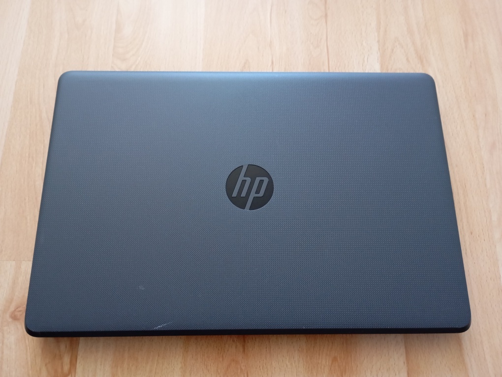 predám Hp 250 g6 / Intel core i5 / 8gb ram / Windows 10 - 3