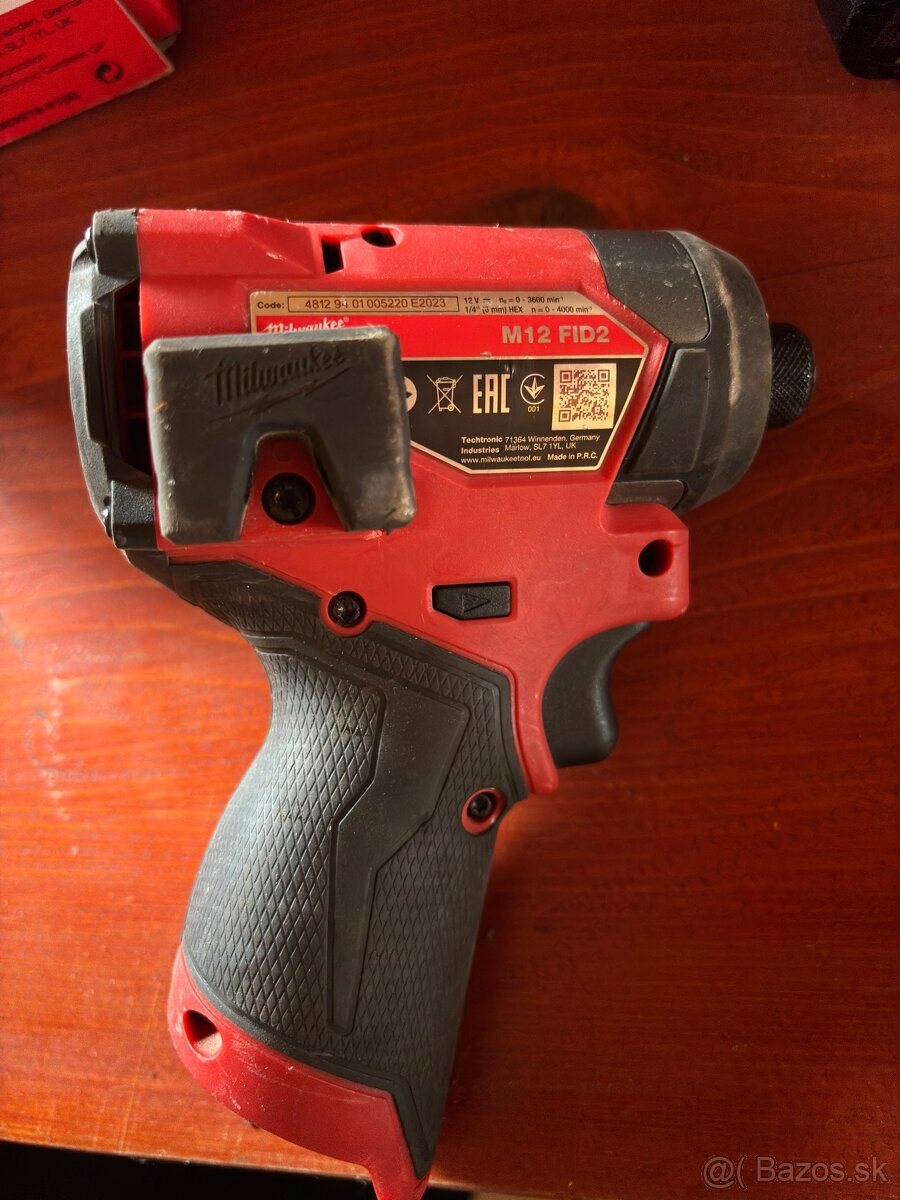 Milwaukee M12 FID2 rázový uťahovák - 3