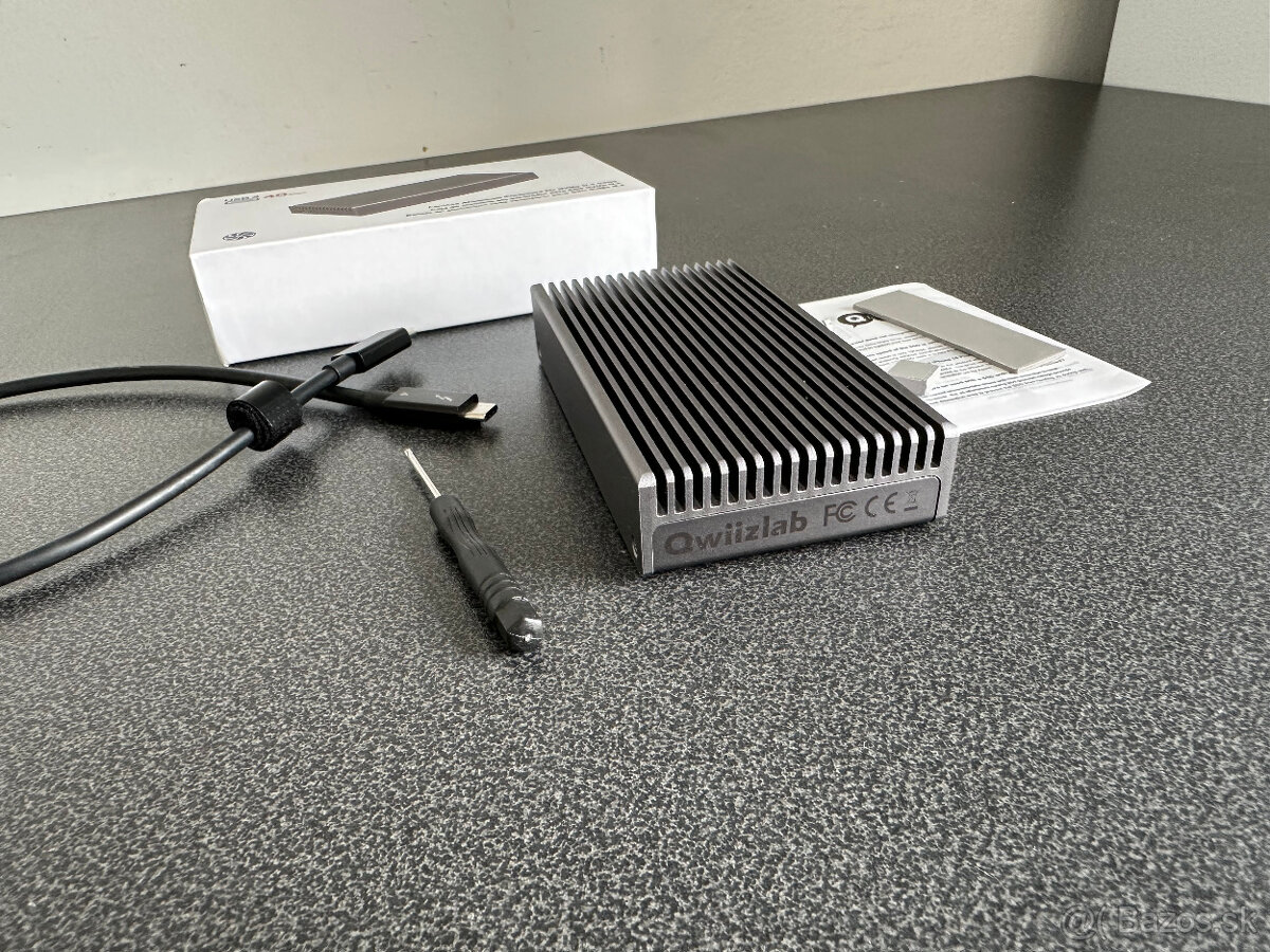 Qwiizlab SSD enclousure (externý obal) USB4/Thunderbolt 4 - 3